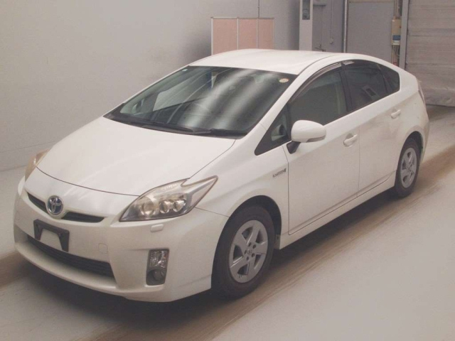 TOYOTA PRIUS — фото