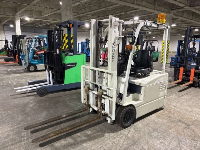 TOYOTA FORKLIFT — фото