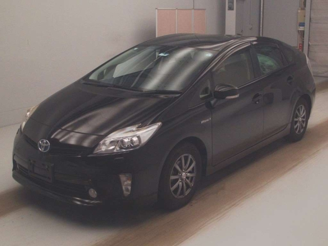 TOYOTA PRIUS — фото