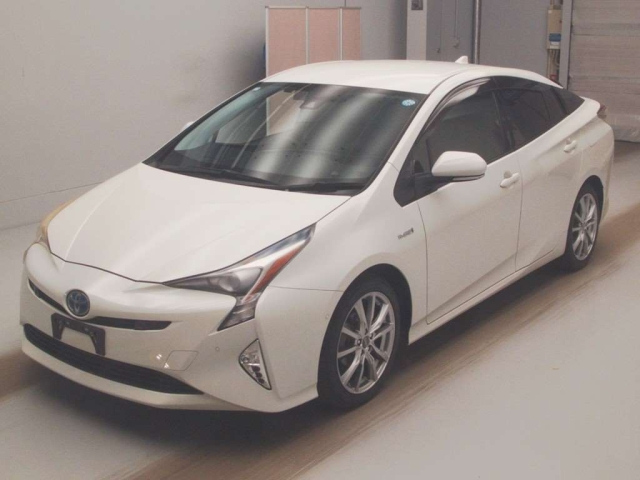 TOYOTA PRIUS — фото