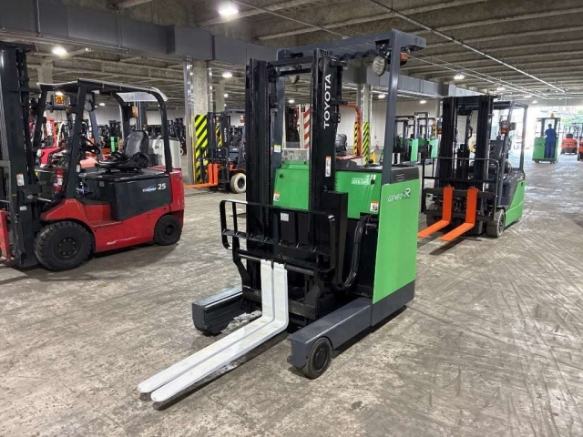 TOYOTA FORKLIFT — фото