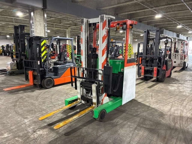 TOYOTA FORKLIFT — фото