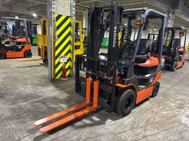 TOYOTA FORKLIFT — фото