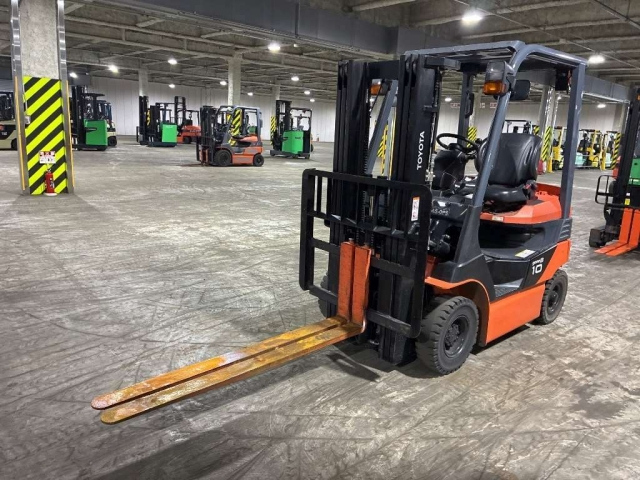 TOYOTA FORKLIFT — фото