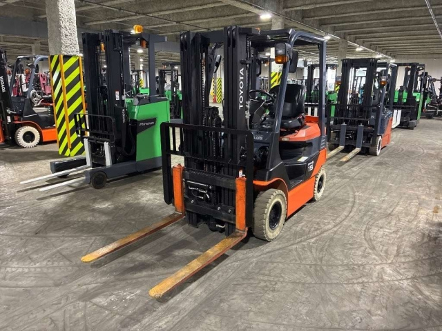 TOYOTA FORKLIFT — фото