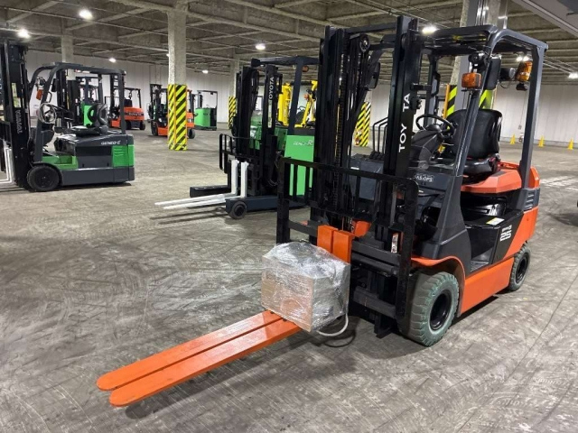 TOYOTA FORKLIFT — фото