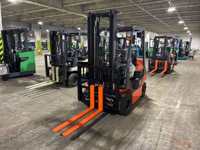 TOYOTA FORKLIFT — фото