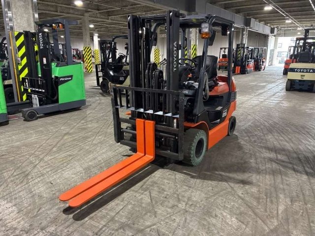 TOYOTA FORKLIFT — фото
