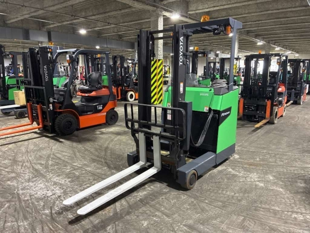 TOYOTA FORKLIFT — фото