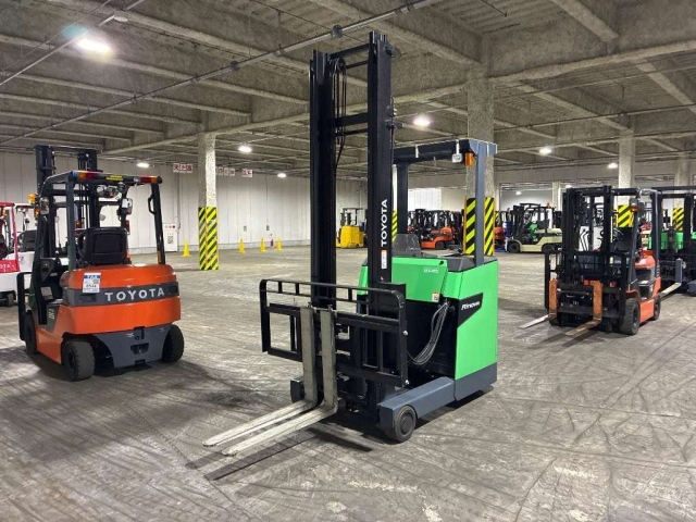 TOYOTA FORKLIFT — фото