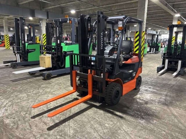 TOYOTA FORKLIFT — фото