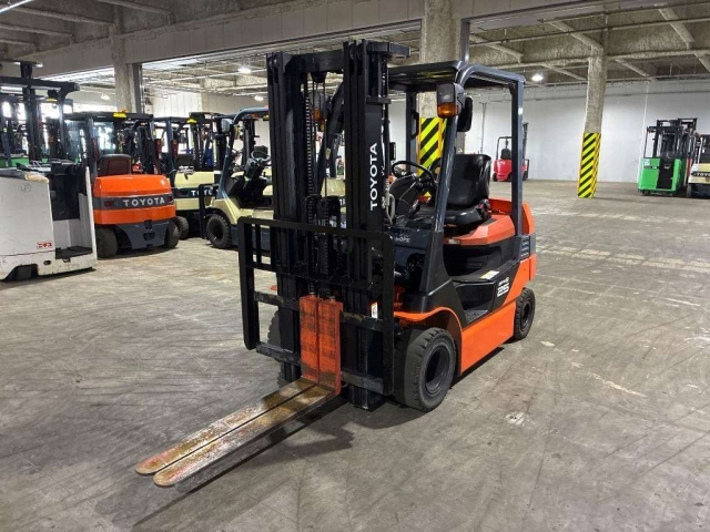 TOYOTA FORKLIFT — фото