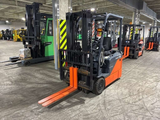 TOYOTA FORKLIFT — фото