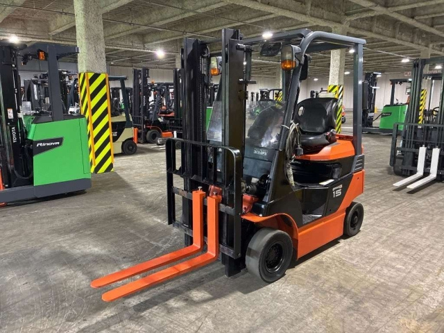 TOYOTA FORKLIFT — фото