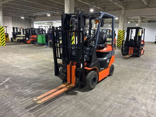 TOYOTA FORKLIFT — фото