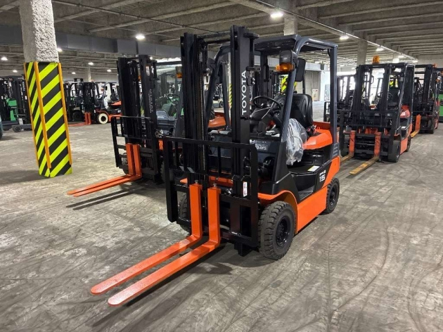 TOYOTA FORKLIFT — фото
