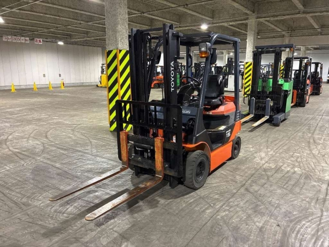 TOYOTA FORKLIFT — фото