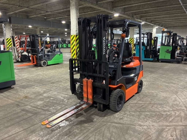 TOYOTA FORKLIFT — фото