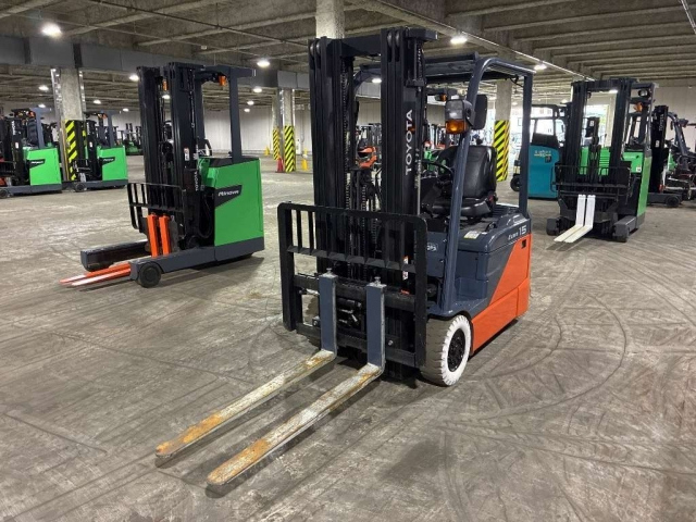 TOYOTA FORKLIFT — фото