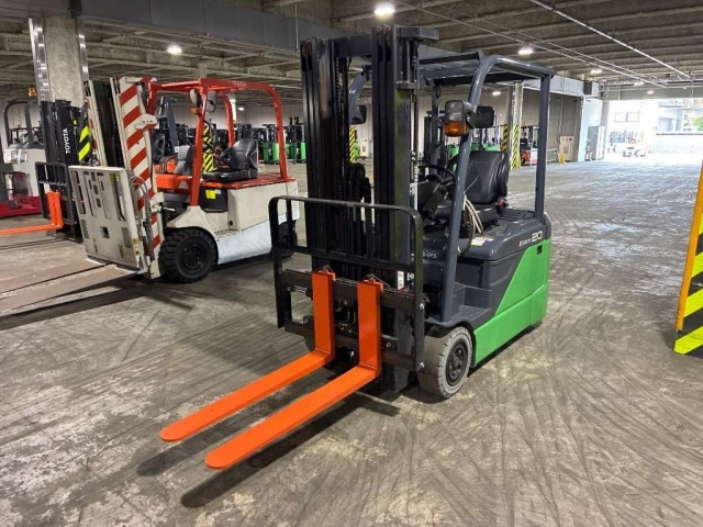 TOYOTA FORKLIFT — фото