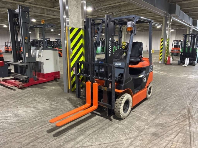 TOYOTA FORKLIFT — фото