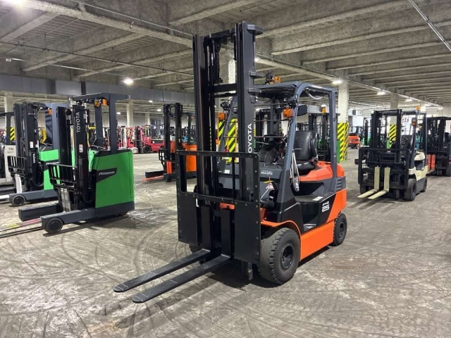 TOYOTA FORKLIFT — фото