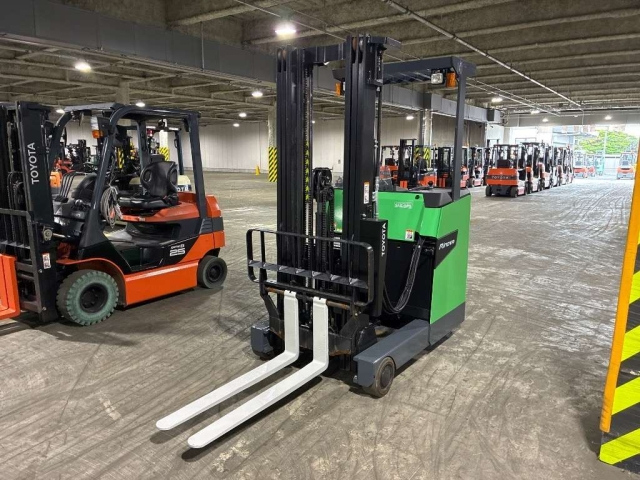 TOYOTA FORKLIFT — фото