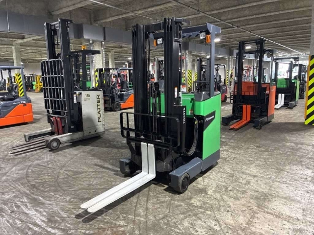TOYOTA FORKLIFT — фото