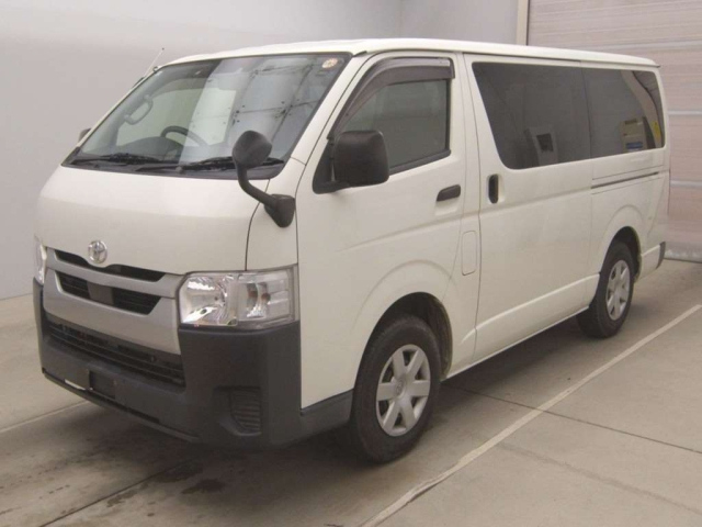 TOYOTA HIACE — фото