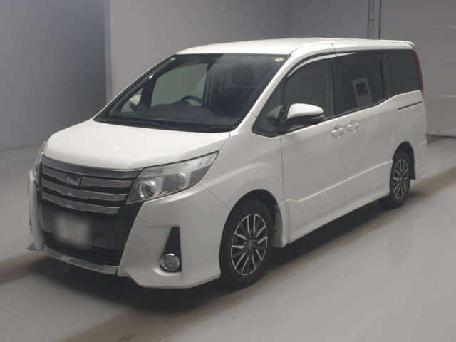 TOYOTA NOAH — фото