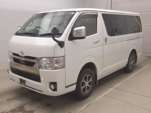 TOYOTA HIACE — фото