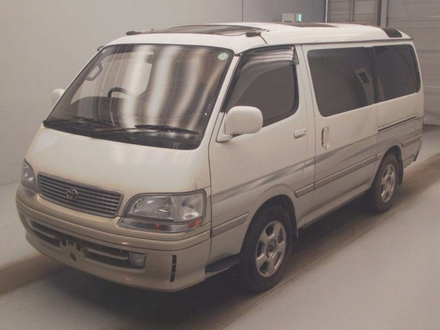TOYOTA HIACE — фото