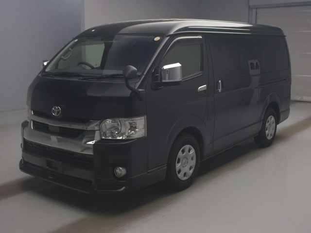 TOYOTA HIACE — фото
