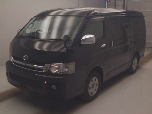 TOYOTA HIACE — фото