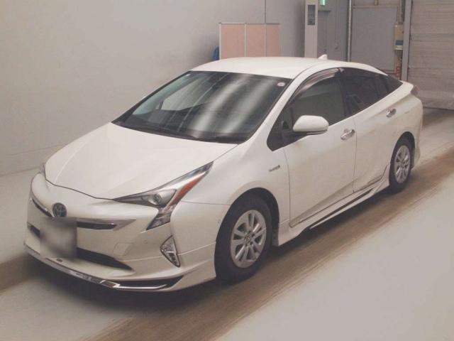 TOYOTA PRIUS — фото