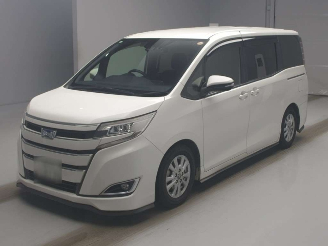 TOYOTA NOAH — фото