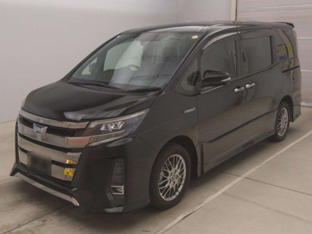TOYOTA NOAH — фото