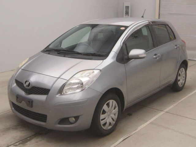 TOYOTA VITZ — фото