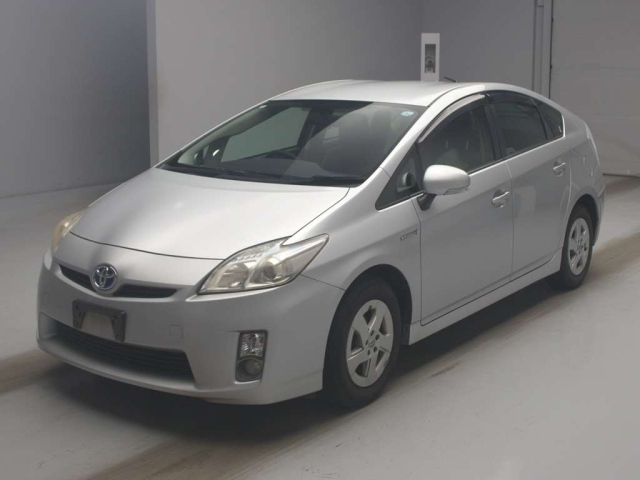 TOYOTA PRIUS — фото