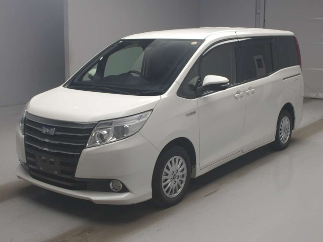 TOYOTA NOAH — фото