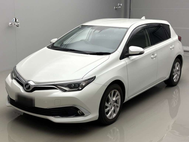TOYOTA AURIS — фото