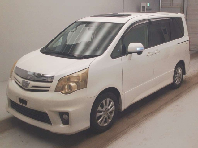 TOYOTA NOAH — фото