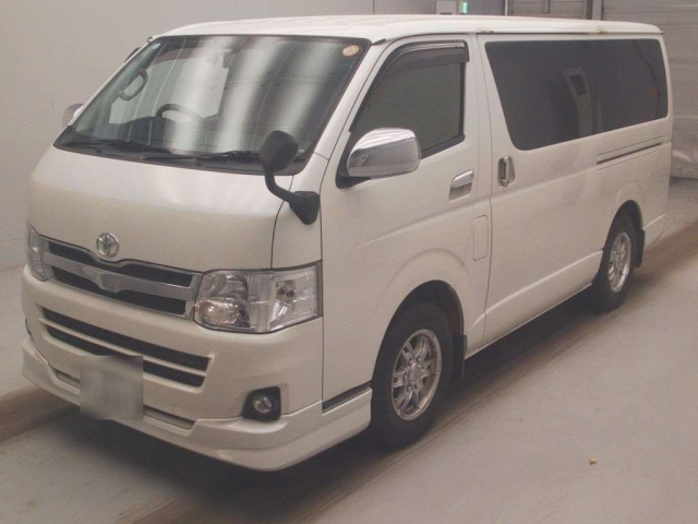 TOYOTA HIACE — фото