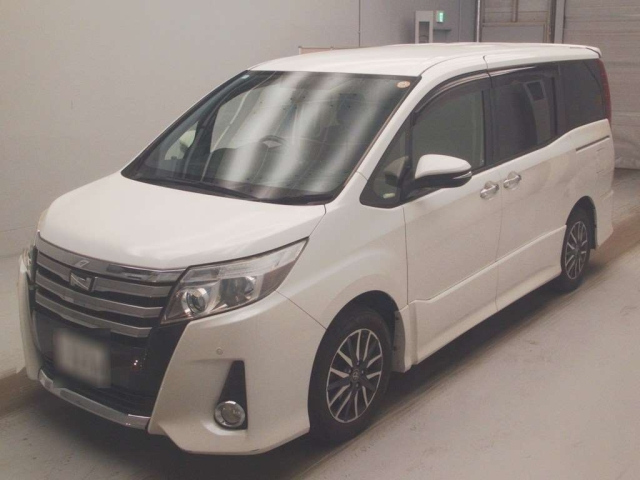 TOYOTA NOAH — фото