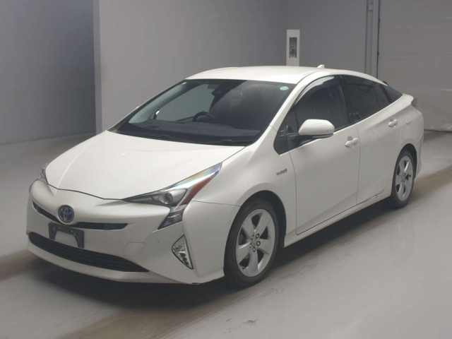 TOYOTA PRIUS — фото