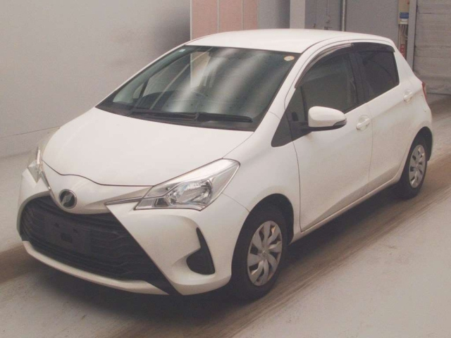 TOYOTA VITZ — фото