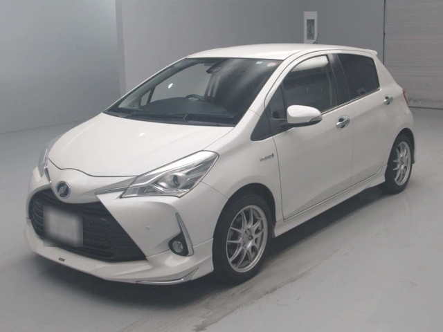 TOYOTA VITZ — фото