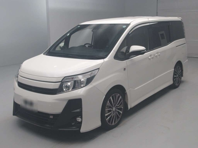 TOYOTA NOAH — фото