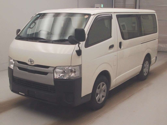 TOYOTA HIACE — фото