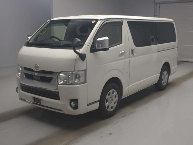 TOYOTA HIACE — фото